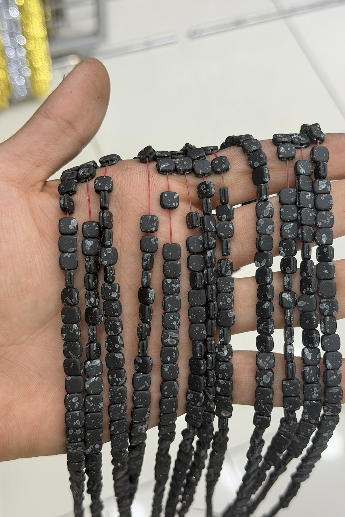 Hematit Taşı Yassı Kare Kanallı Kesim Mat Siyah 6x6mm Doğal Taş Dizi