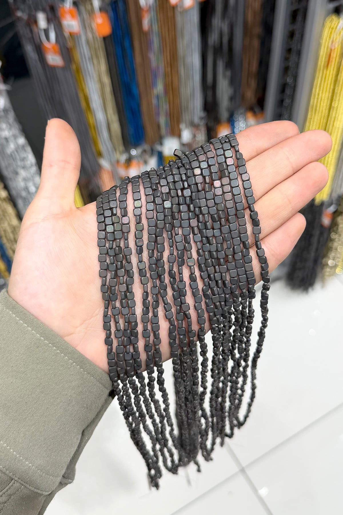 Hematit Taşı Yassı Kare Kesim 4x4mm- Mat Siyah Doğal Taş Dizi