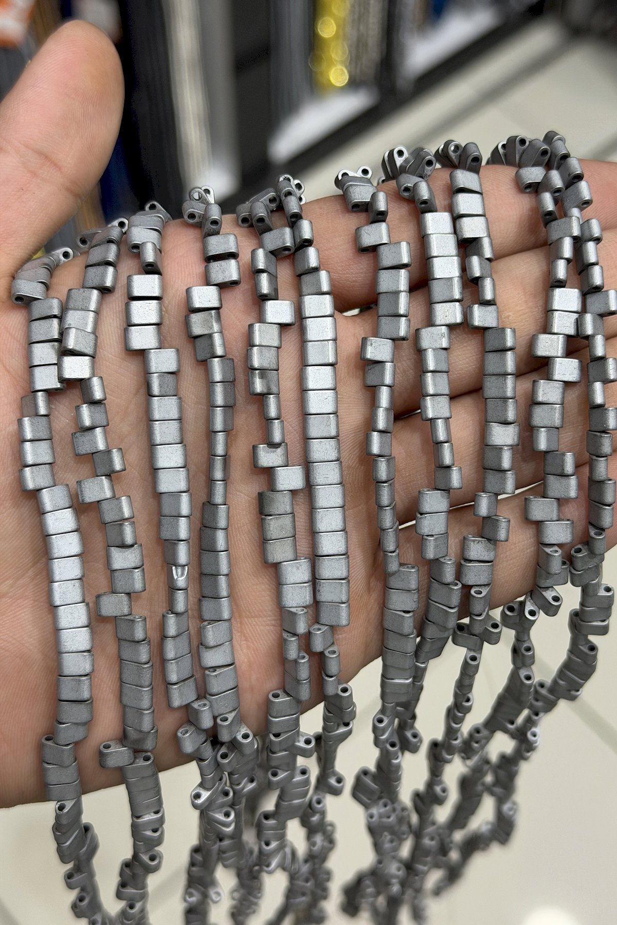 Hematit Taşı Yassı Kare Kesim Mat Açık Gri 6x4mm Doğal Taş Dizi