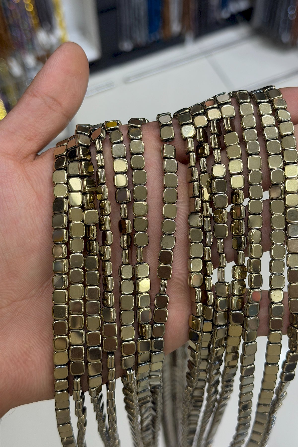 Hematit Taşı Yassı Kesim Parlak Antik Sarı 6x6mm Doğal Taş Dizi