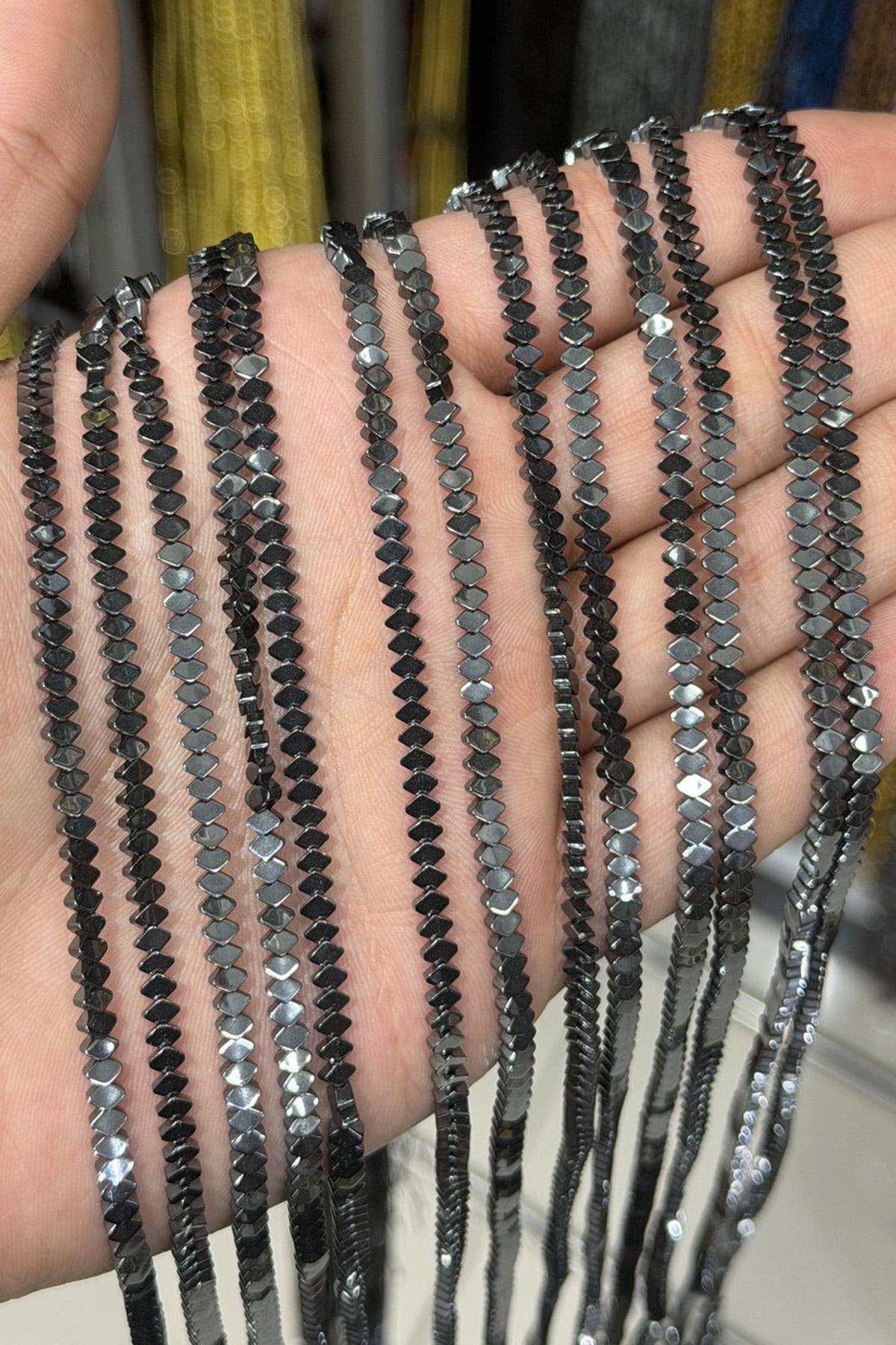 Hematit Taşı Yassı Kesim Parlak Füme 3x4mm Doğal Taş Dizi