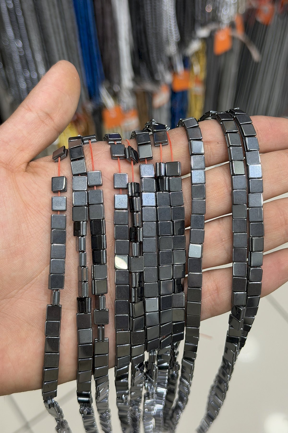 Hematit Taşı Yassı Kesim Parlak Füme 6x6mm Doğal Taş Dizi