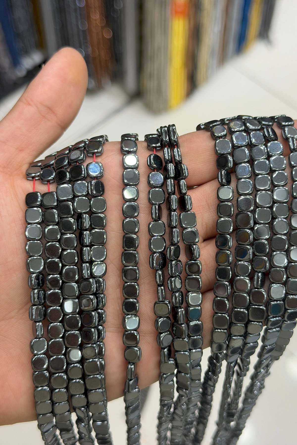 Hematit Taşı Yassı Kesim Parlak Füme 6x6mm Doğal Taş Dizi