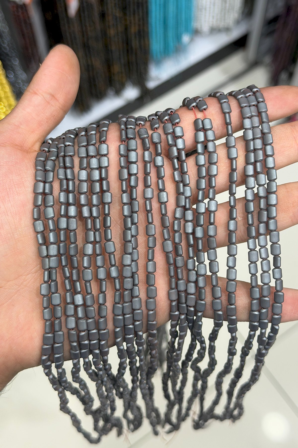 Hematit Taşı Yassı Tımbıl Kesim Mat Gri 4x6mm Doğal Taş Dizi