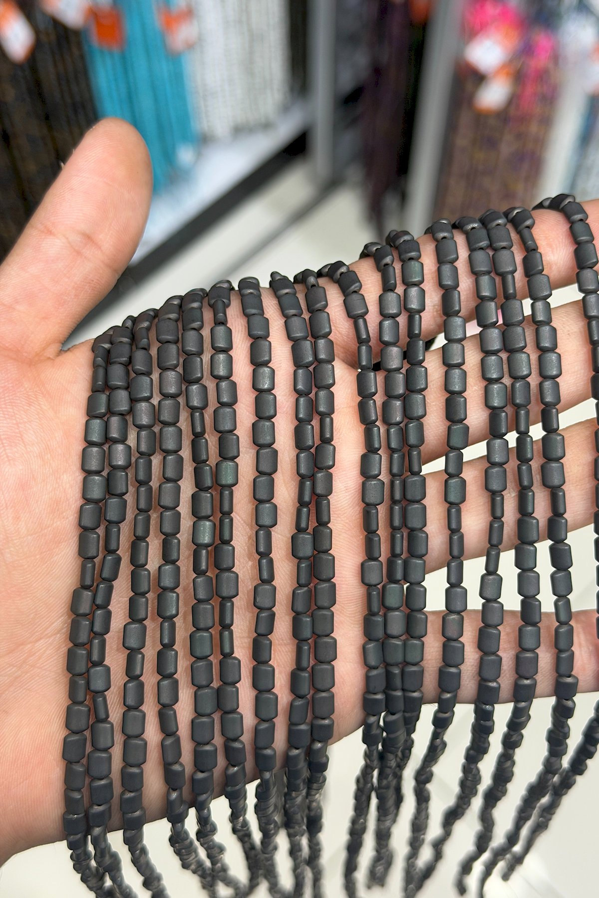 Hematit Taşı Yassı Tımbıl Kesim Mat Siyah 4x6mm Doğal Taş Dizi