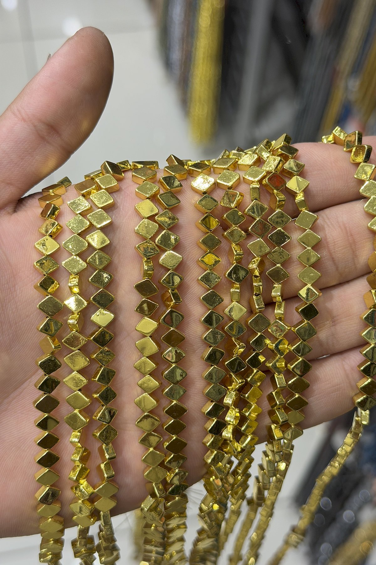 Hematit Taşı Yatay Kare Kesim Altın Sarı 6x6mm Doğal Taş Dizi