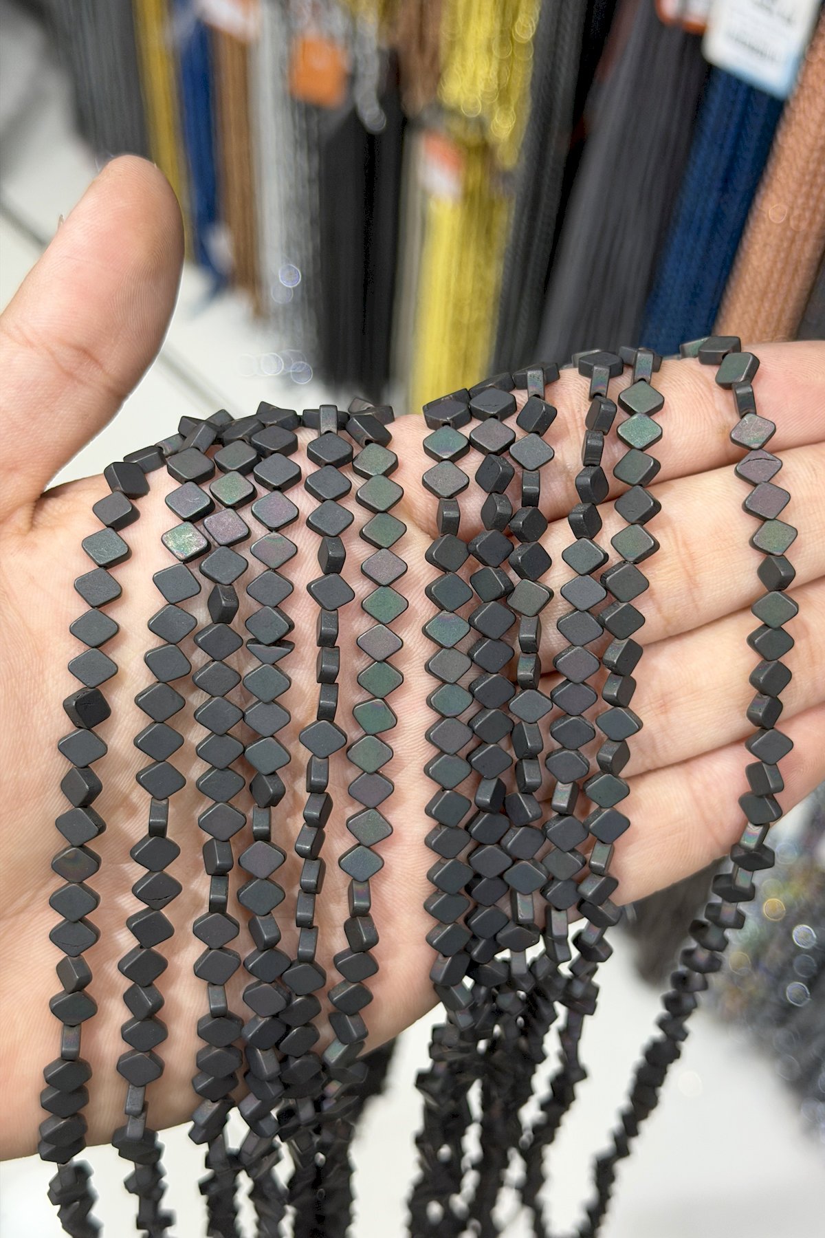 Hematit Taşı Yatay Kare Kesim Mat Siyah 6x6mm Doğal Taş Dizi