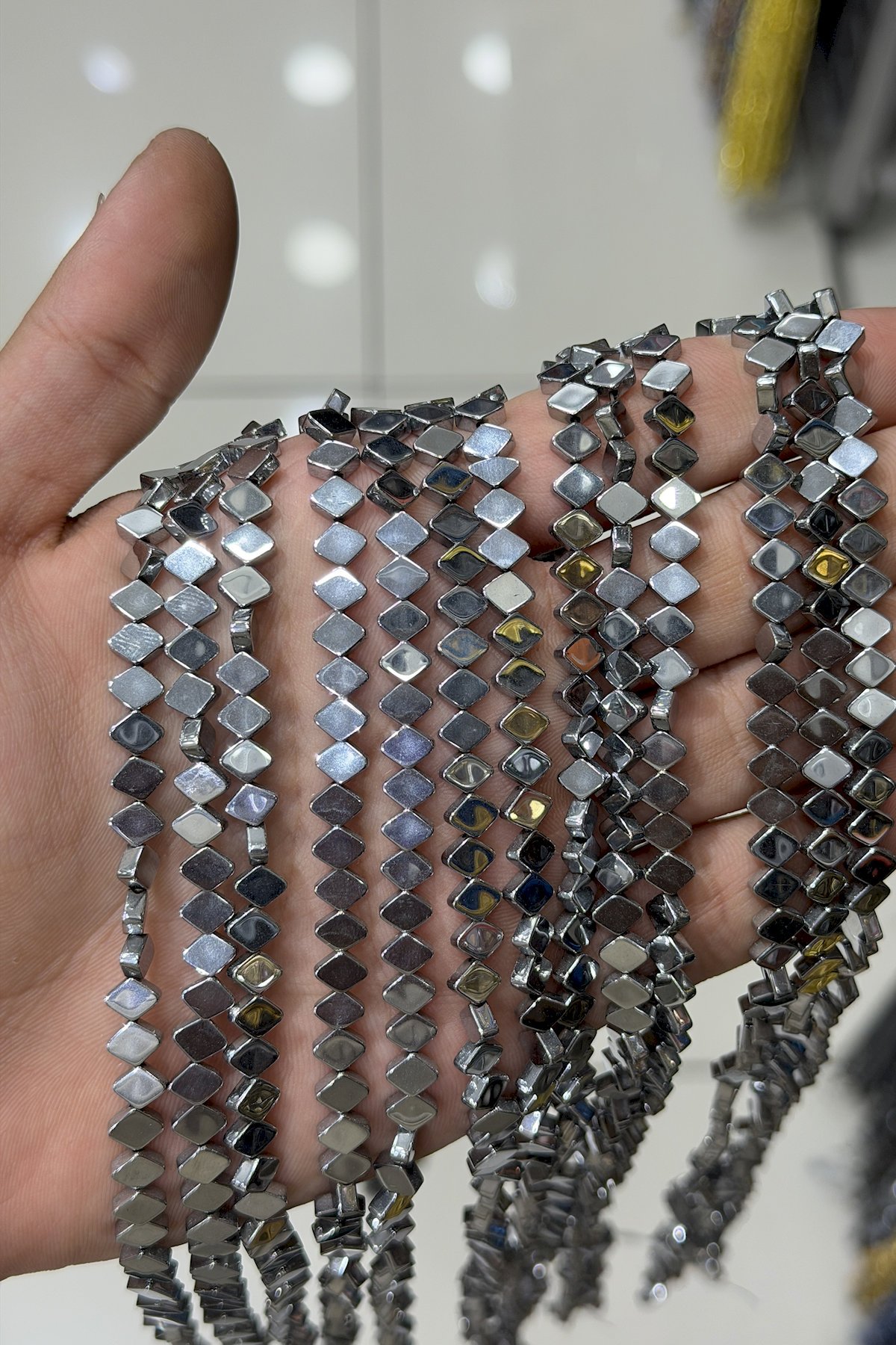 Hematit Taşı Yatay Kare Kesim Parlak Gümüş 6x6mm Doğal Taş Dizi