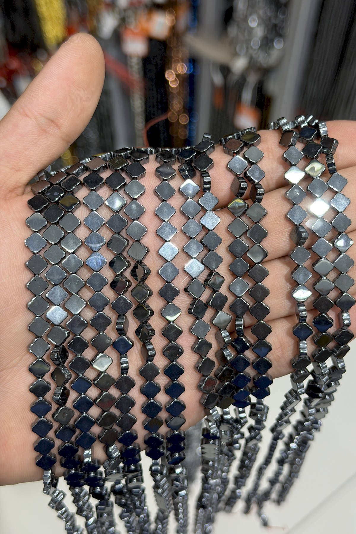 Hematit Taşı Yonca Kesim Parlak Füme 6x6mm Doğal Taş Dizi