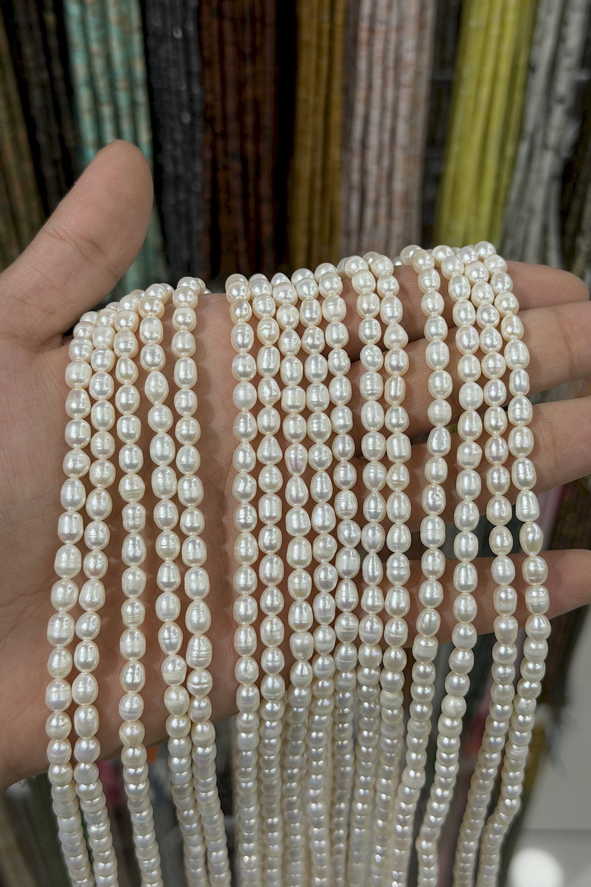 İnci Doğal Taş Beyaz Arpa Kesim 5x6mm Dizi