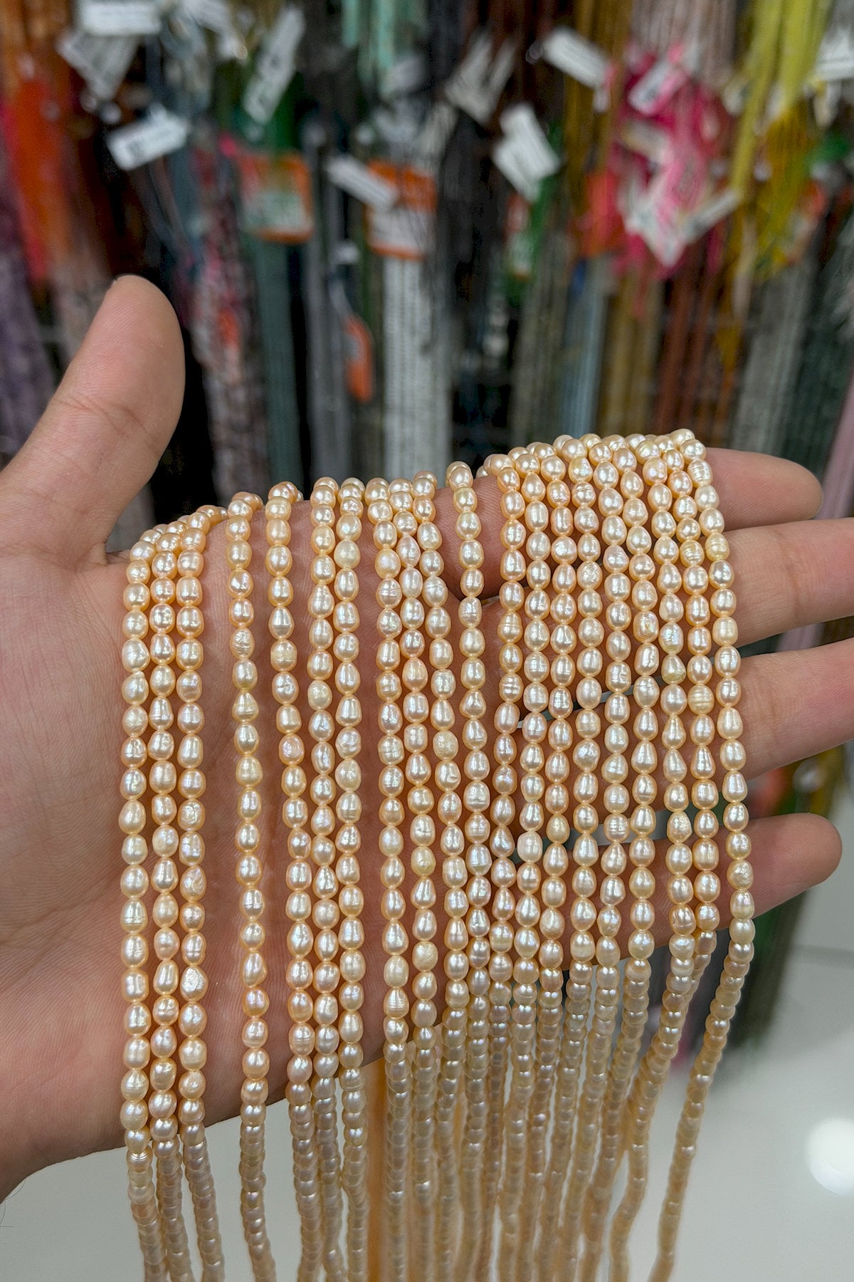 İnci Doğal Taş-Pembe Arpa Amorf Kesim 3-4mm Dizi AB