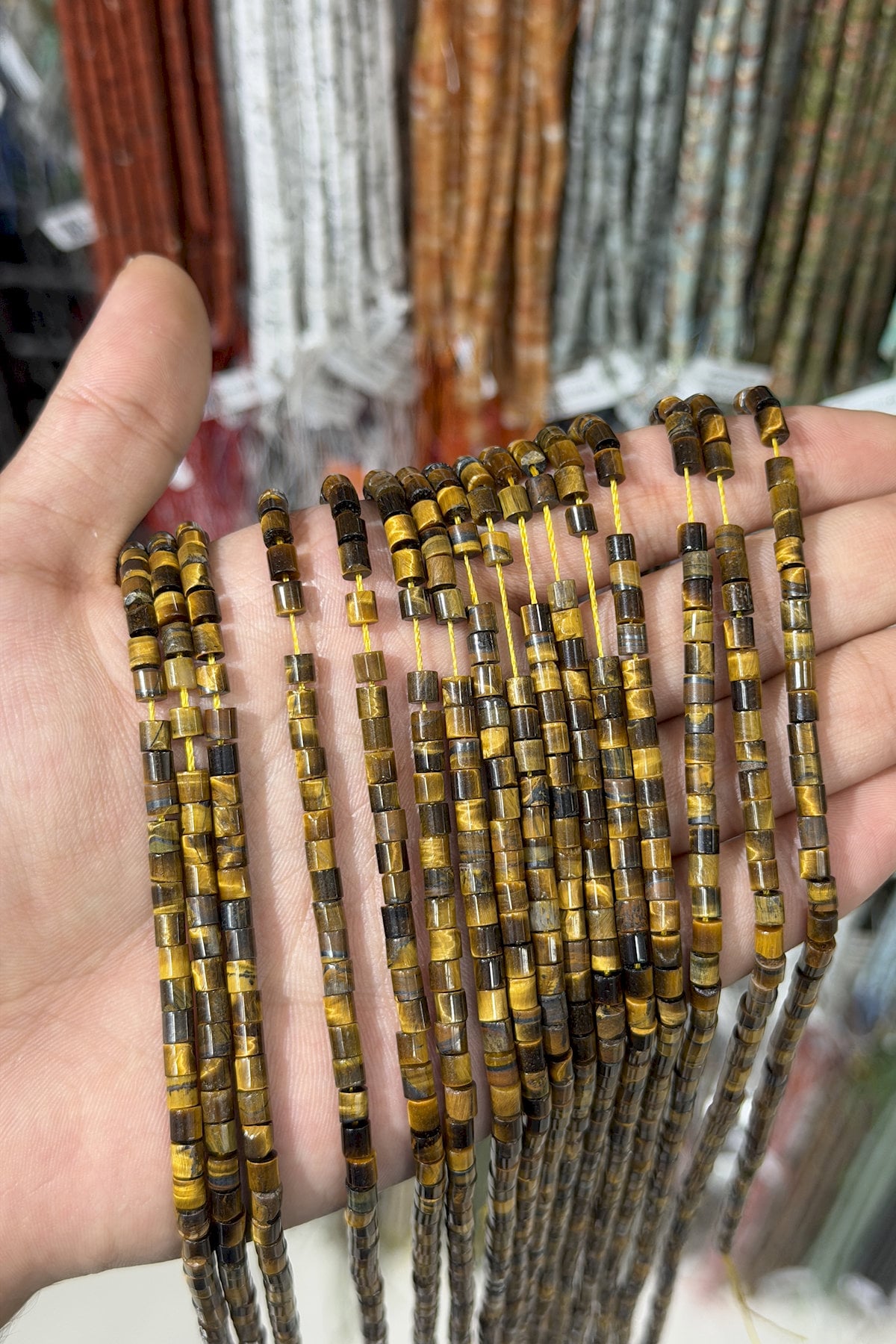 Kaplan Gözü Taşı Silindir Kesim Parlak 4x4mm Doğal Taş Dizi