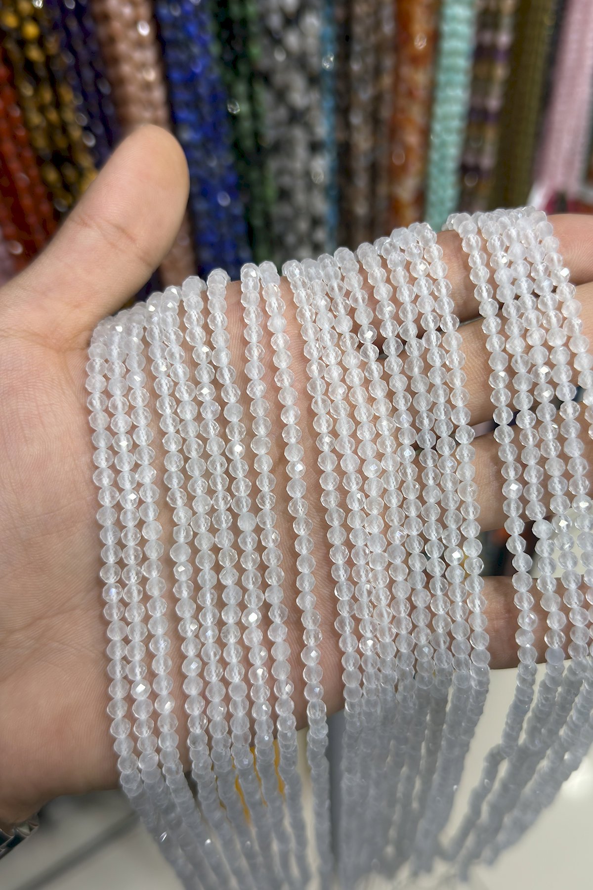 Kedigözü Taşı Gri Küre Faset Kesim 4mm Dizi