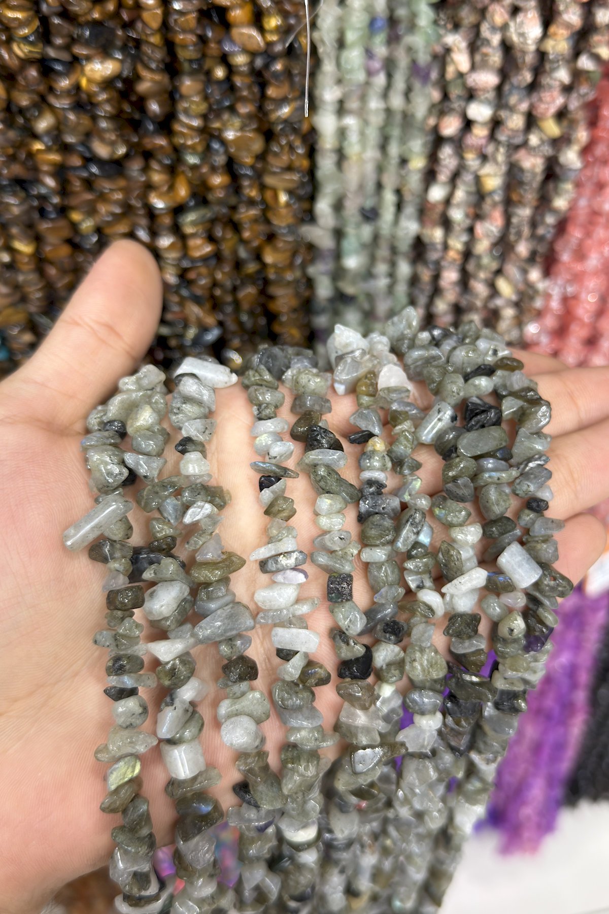 Labradorit Kırık Taş Orta Boy Parlak 5x8mm Doğal Taş Dizi