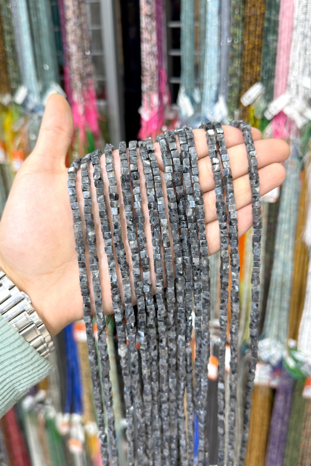 Larvakit Taşı Küp Kesim Parlak Gri 4x4mm Doğal Taş Dizi [AA]