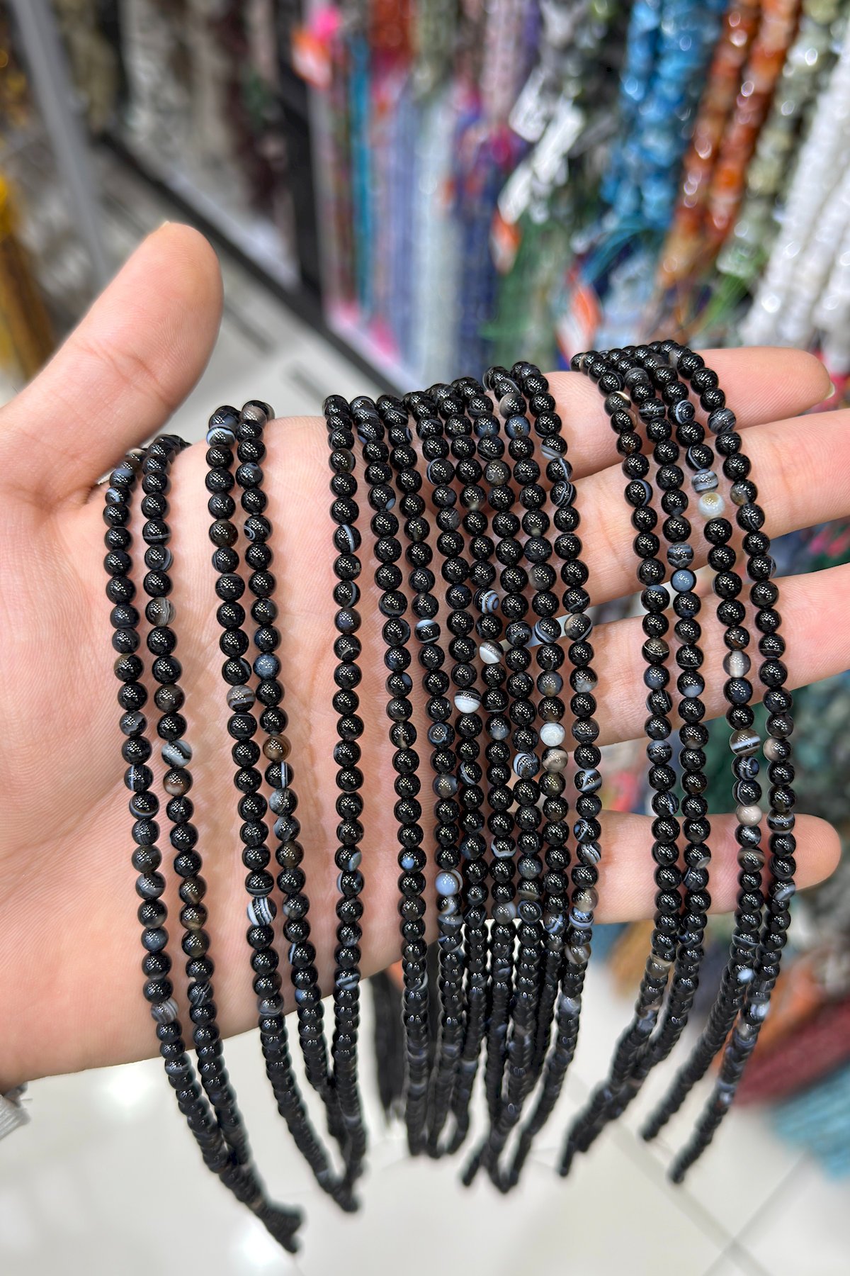 Madagaskar Akik Taşı Küre Kesim Parlak Siyah 4mm Doğal Taş Dizi