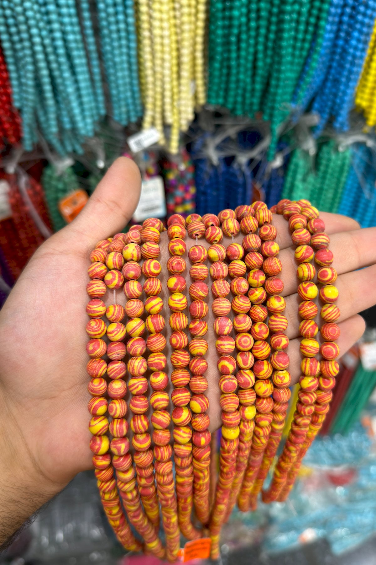 Squeezing Malachite Yellow Kımızı Globe Cut 8mm String Of Beads