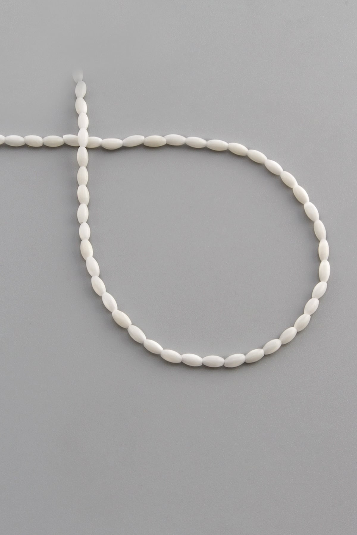Mercan Taşı Arpa Kesim Parlak Beyaz 2x4mm Doğal Taş Dizi [AA]