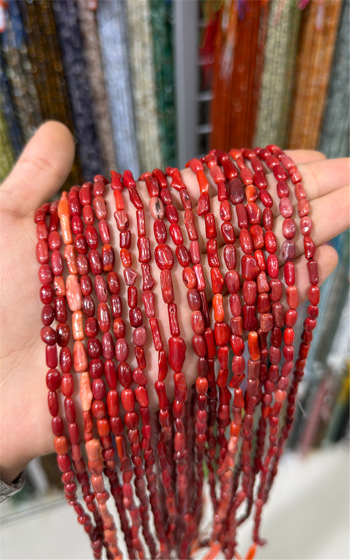 Mercan Doğal Taş Kırmızı Parlak Amorf Kesim 7x2mm Dizi
