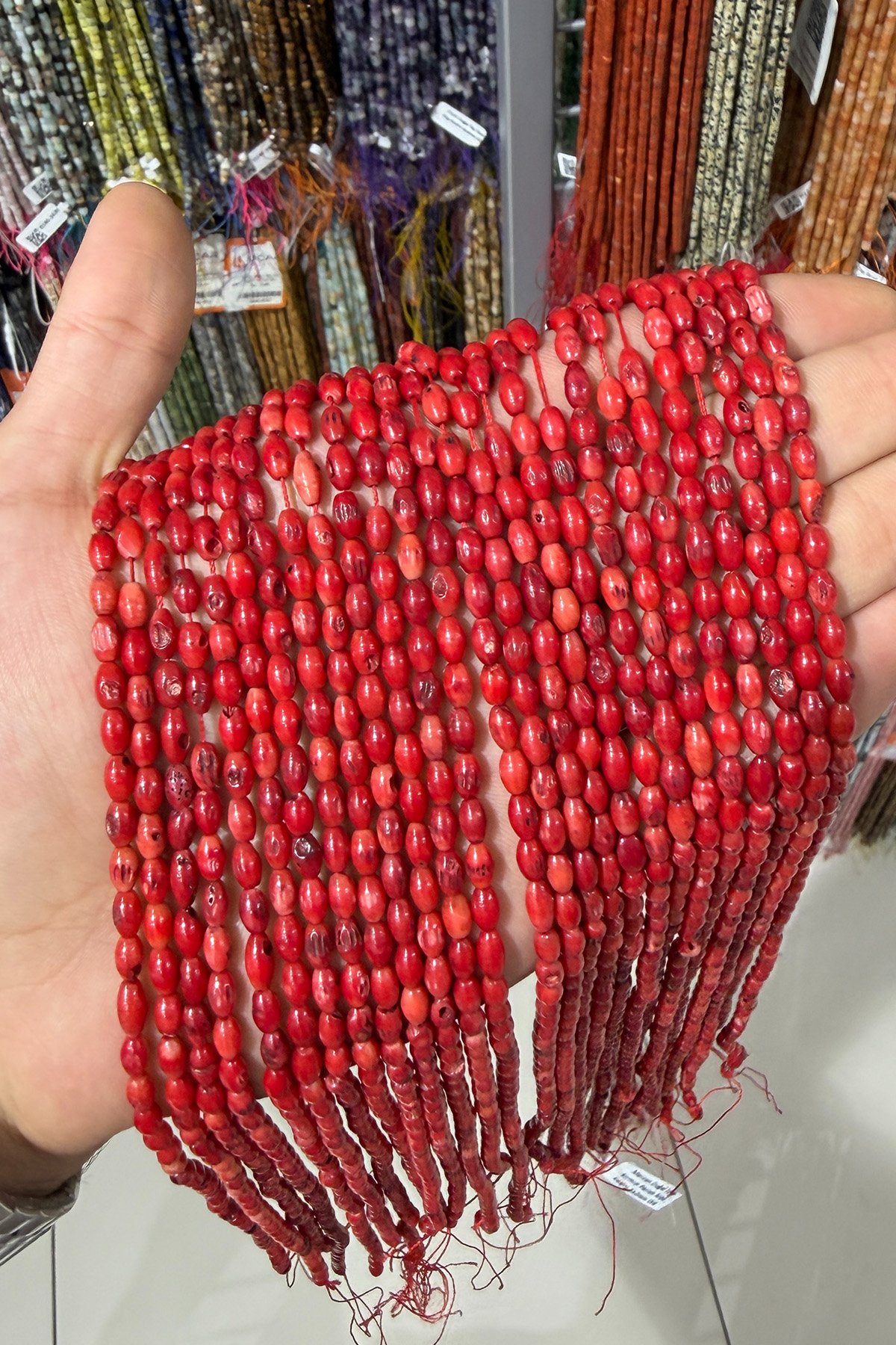 Mercan Doğal Taş Kırmızı Parlak Arpa Kesim 6x2mm Dizi