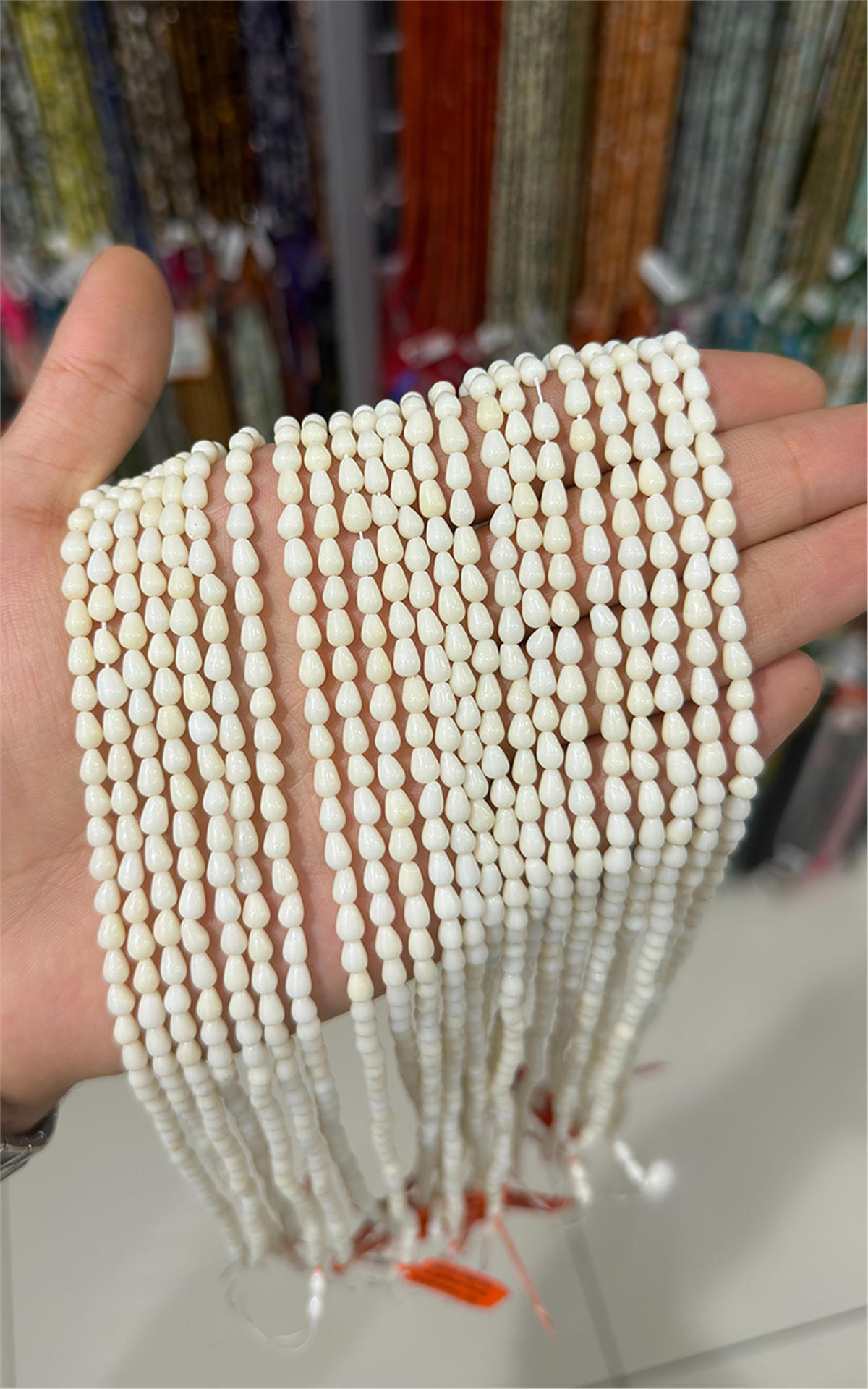 Mercan Doğal Taş Parlak Beyaz Damla Kesim 6x4mm Dizi