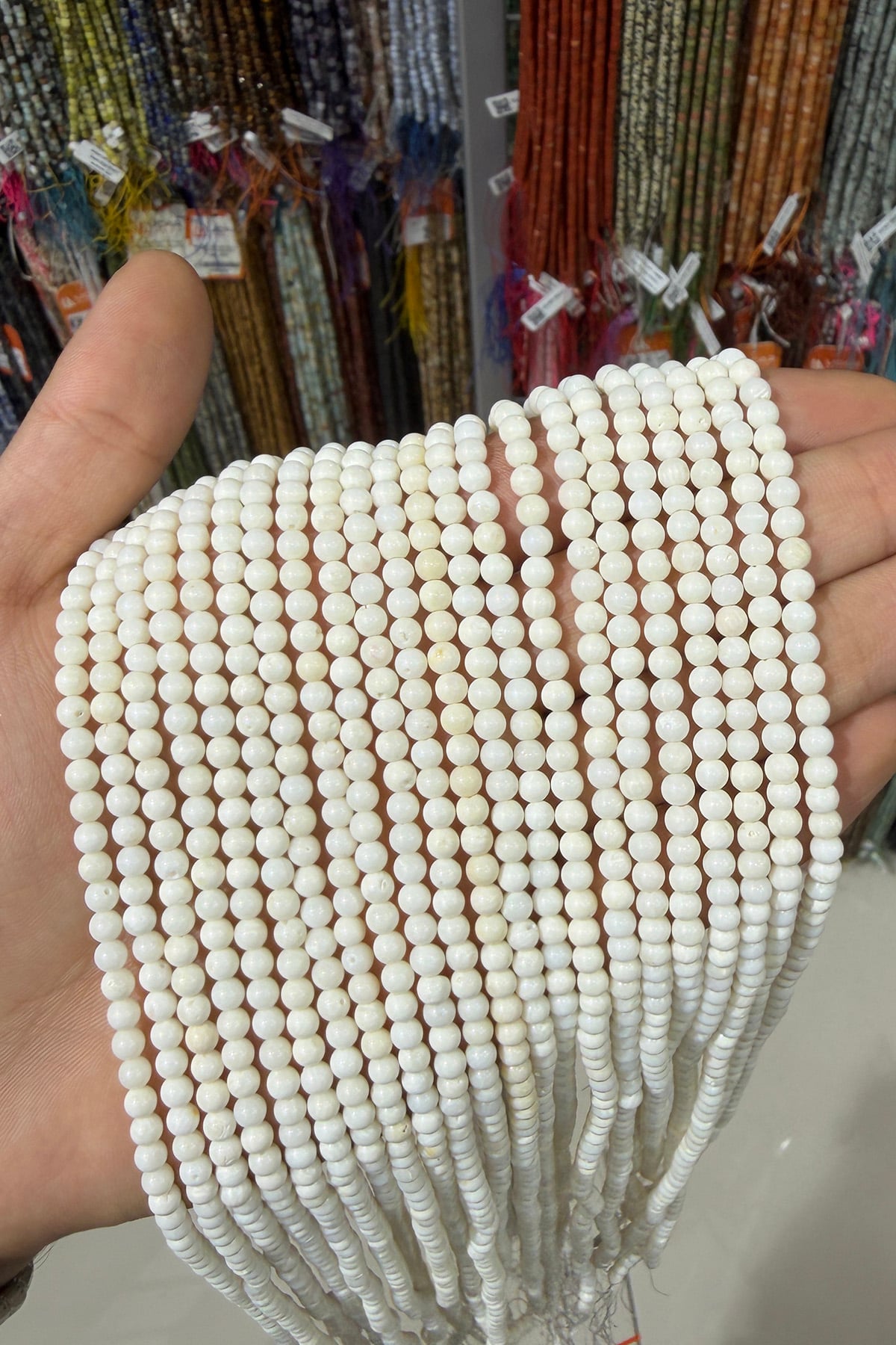 Mercan Doğal Taş Parlak Beyaz Küre 4mm Dizi