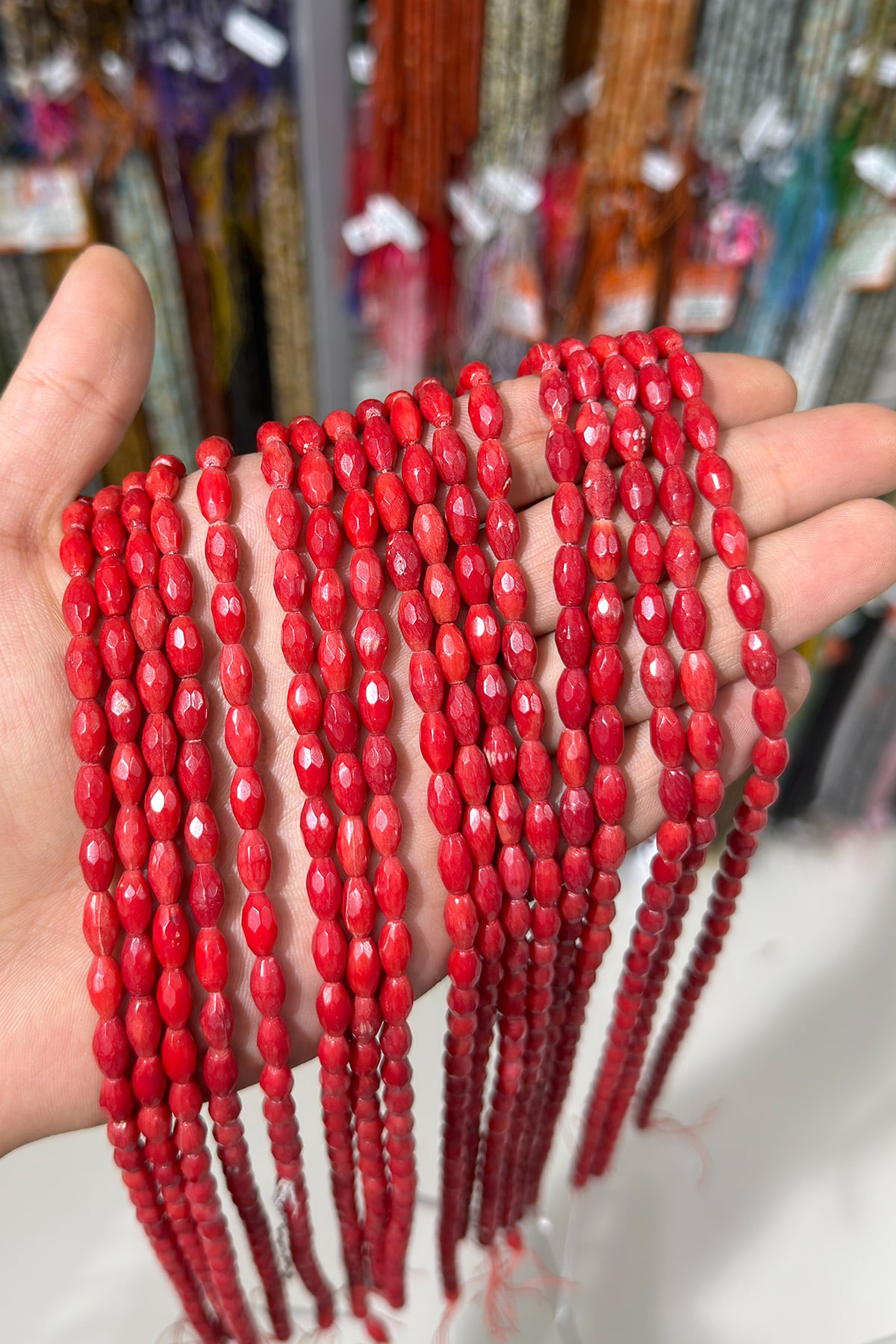Mercan Doğal Taş Parlak Kırmızı Fasetli Arpa Kesim 6x10mm Dizi