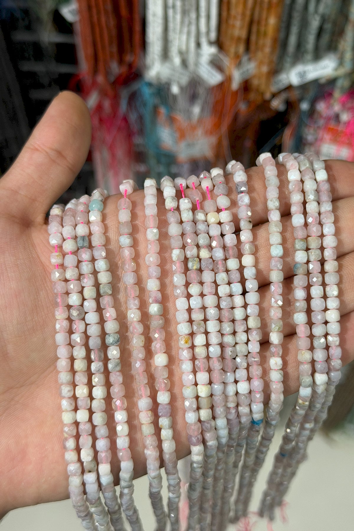 Pembe Opal Taşı Faset Küp Kesim Pembe 4x4mm Doğal Taş Dizi