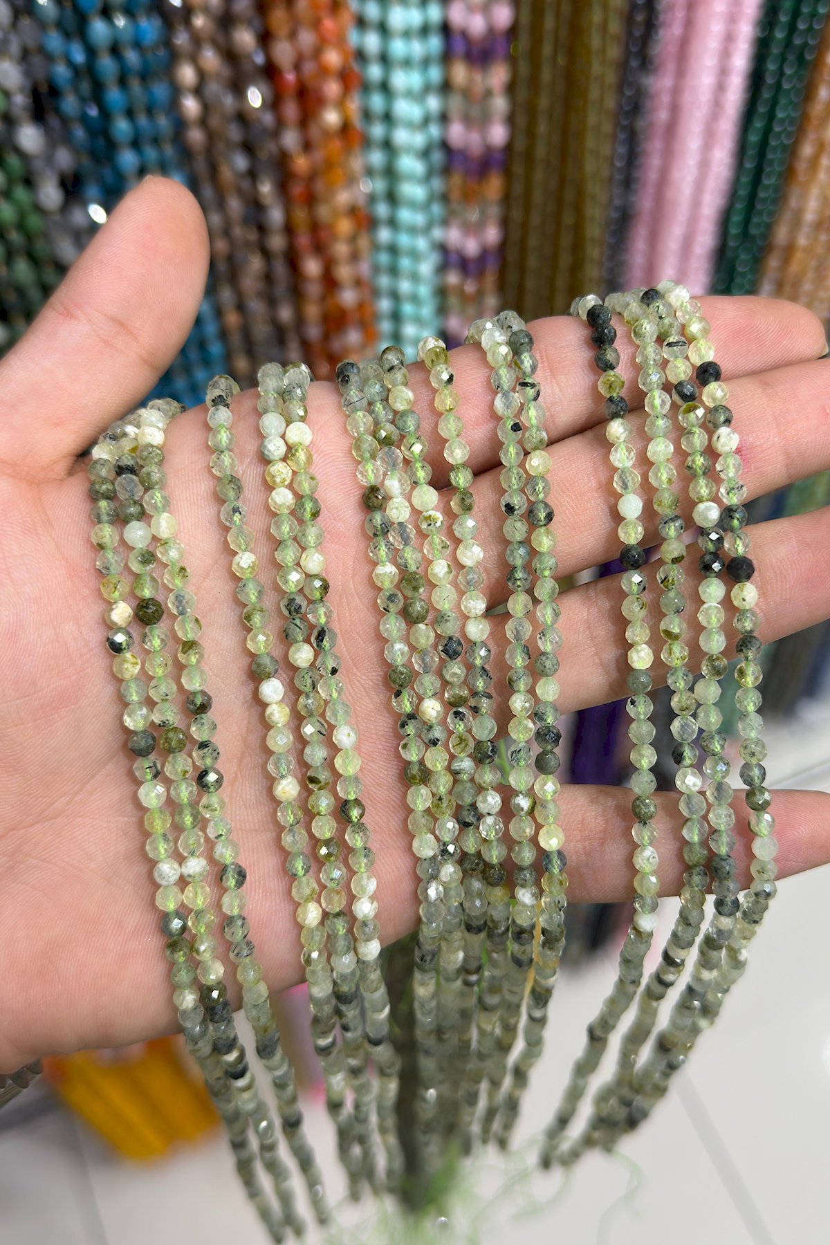 Prehnit Taşı Küre Kristal Kesim Parlak 4mm Doğal Taş Dizi