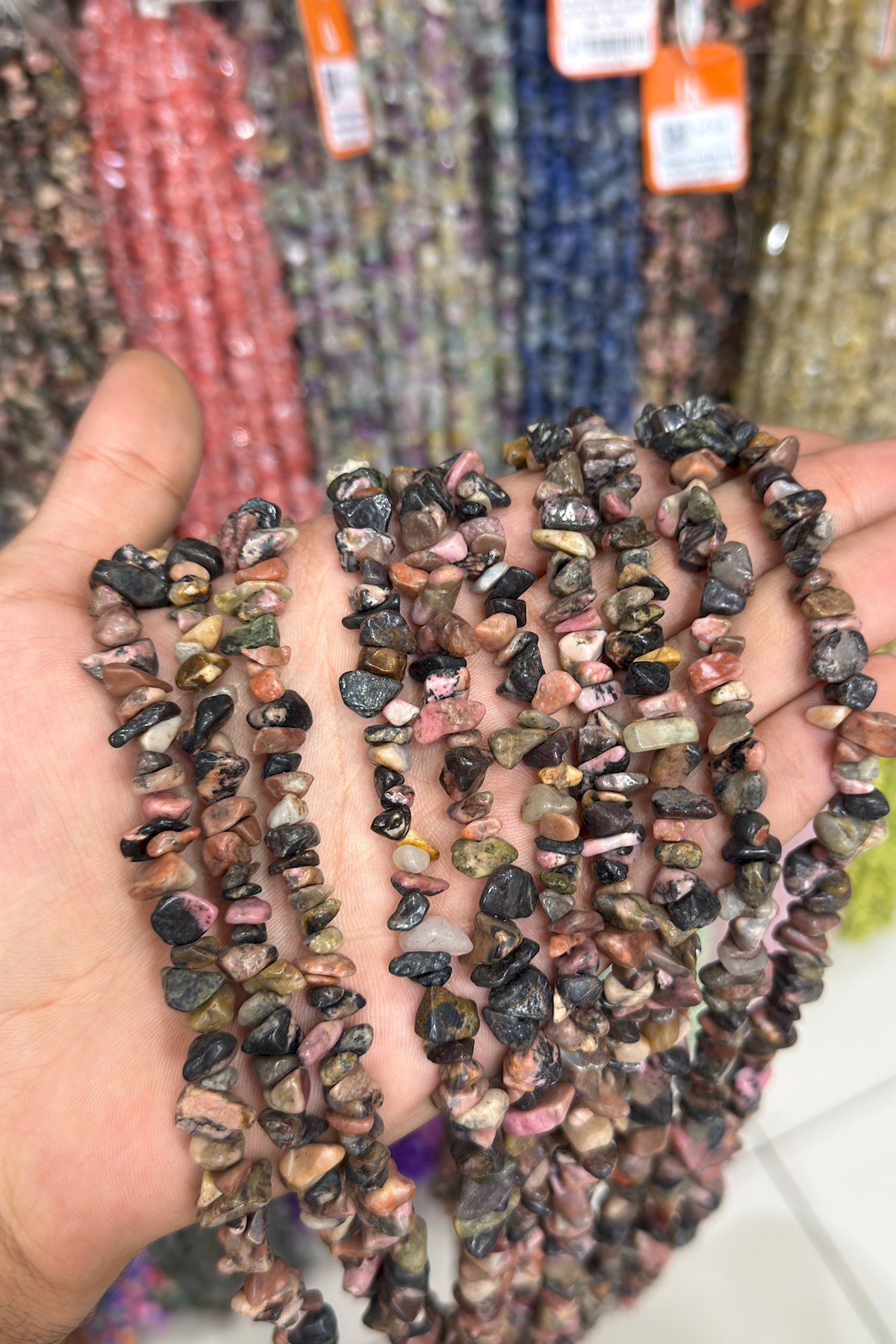 Rodonit Kırık Taş Orta Boy Parlak 5x8mm Doğal Taş Dizi