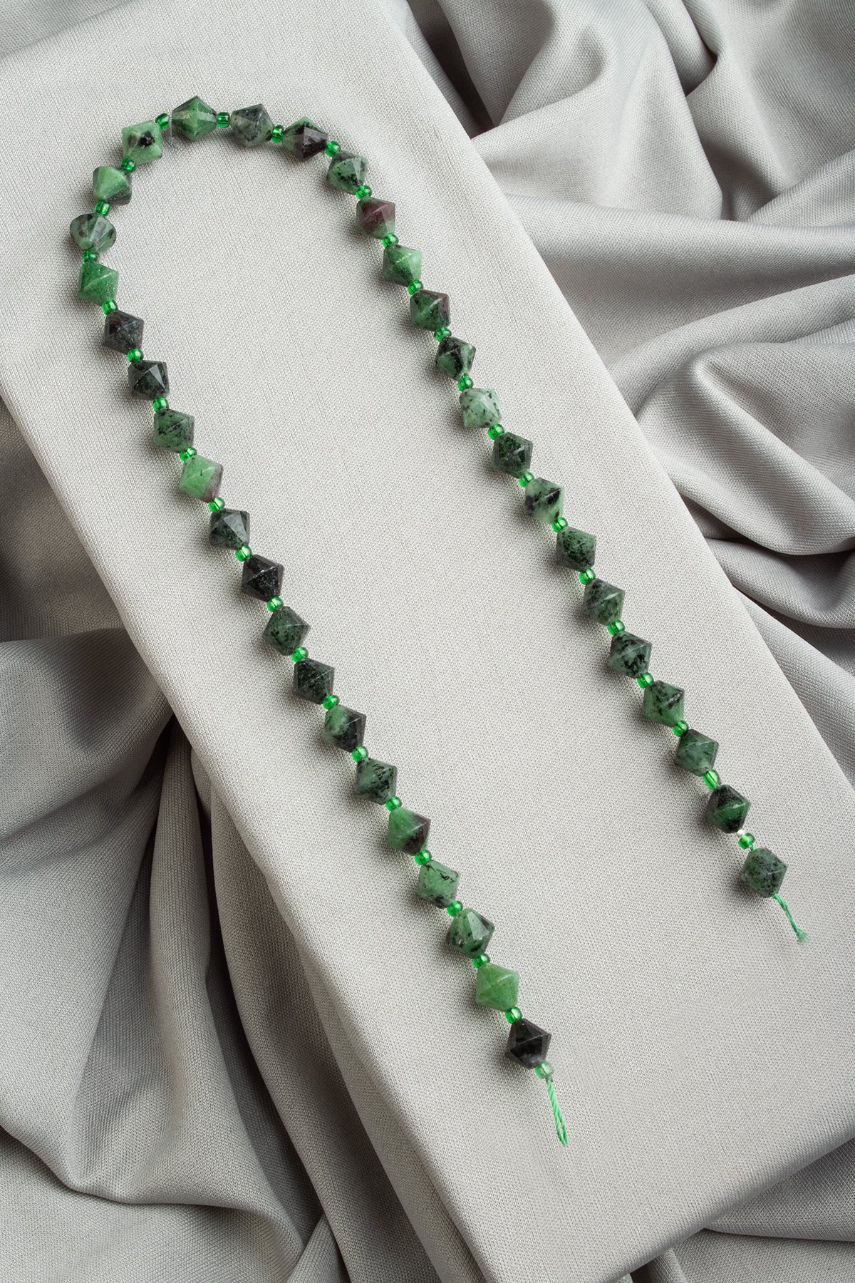 Ruby Zoisit Doğal Taş Parlak Piramit Kesim 8mm Dizi [AA]