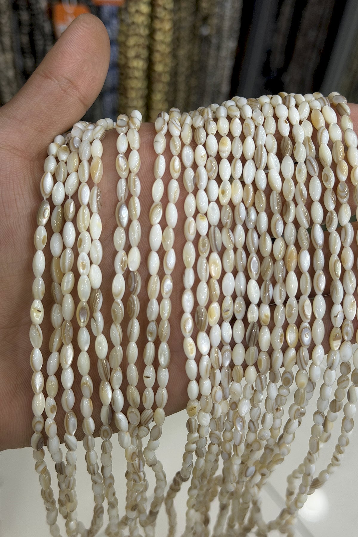 Sedef Taşı 4x8mm Arpa Kesim Doğal Taş Diziler