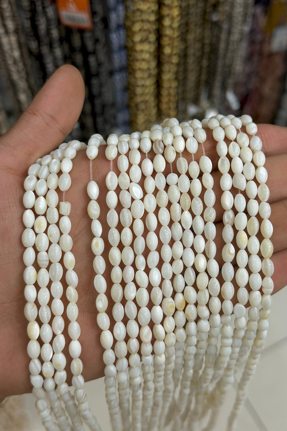 Sedef Taşı Arpa Kesim Parlak Beyaz 5mm Doğal Taş Dizi [AA]