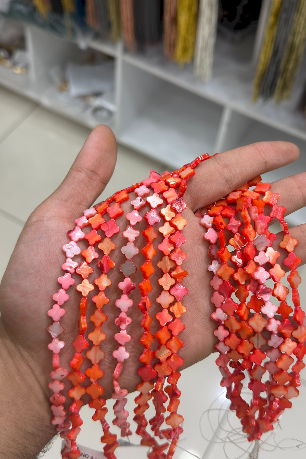 Sedef Taşı Yonca Kesim Parlak Açık Kırmızı 9x3mm Doğal Taş Dizi [AA]