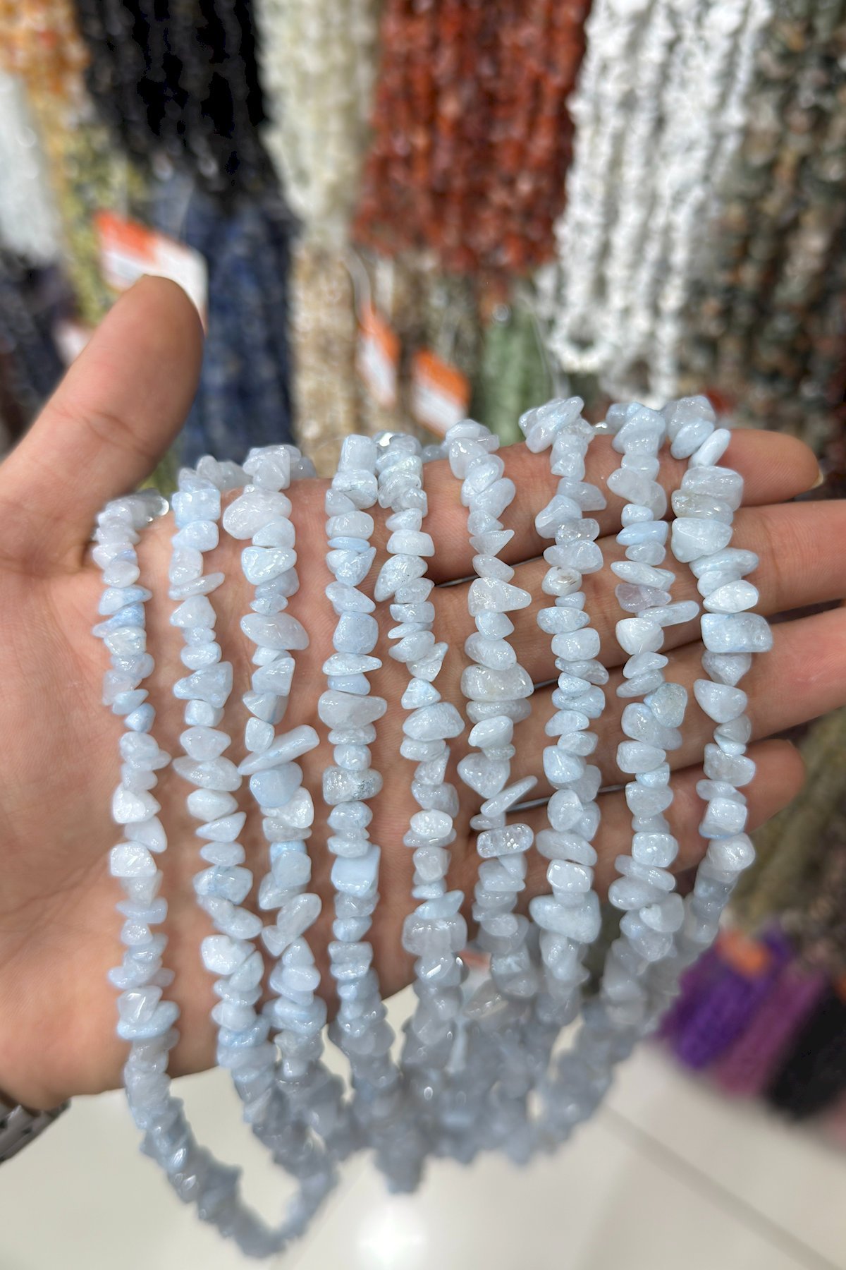 Sıkma Akuamarin Kırık Taş Orta Boy Parlak 5x8mm Doğal Taş Dizi