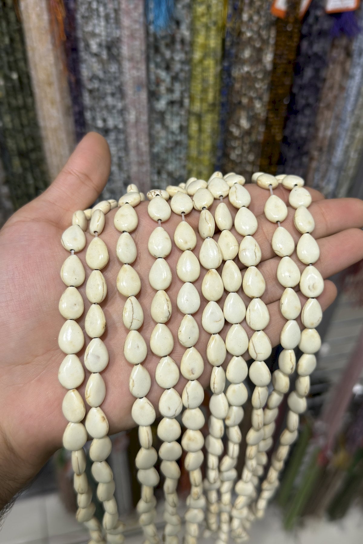 Sıkma Turkuaz Damla Kesim Beyaz 10x14mm Doğal Taş Dizi