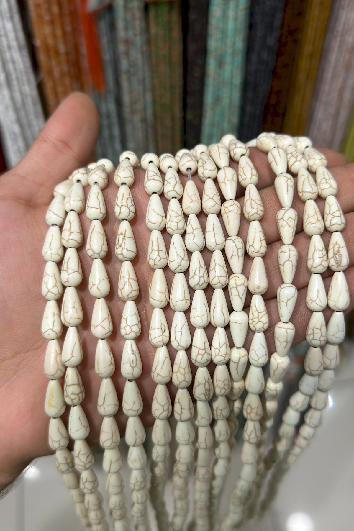 Sıkma Turkuaz Damla Kesim Beyaz 7x13mm Doğal Taş Dizi