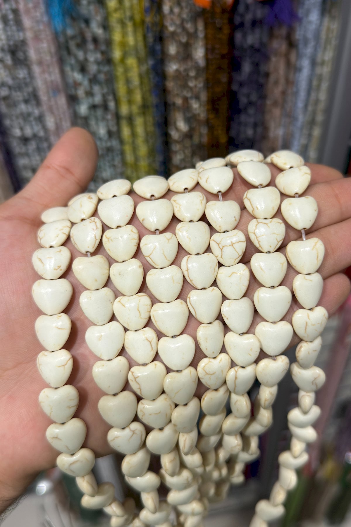 Turquoise Squeezing Natural Stone White Heart Cut 14x6mm String Of Beads