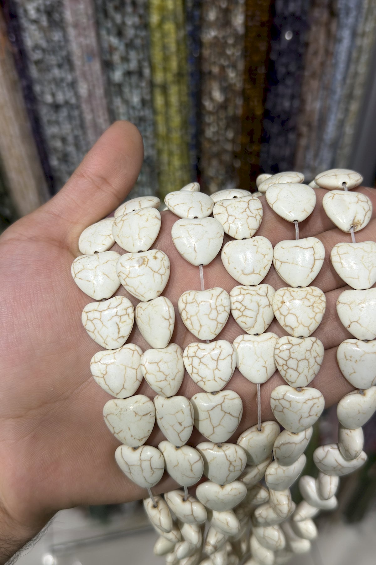 Turquoise Squeezing Natural Stone White Heart Cut 18x8mm String Of Beads