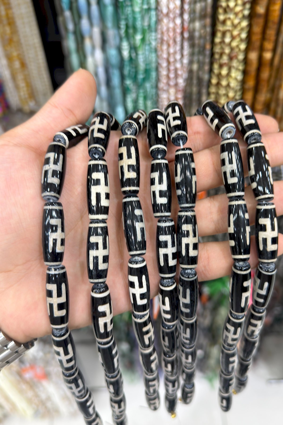 Tibet Akik Taşı Silindir Kesim Parlak Siyah 10x30mm Doğal Taş Dizi