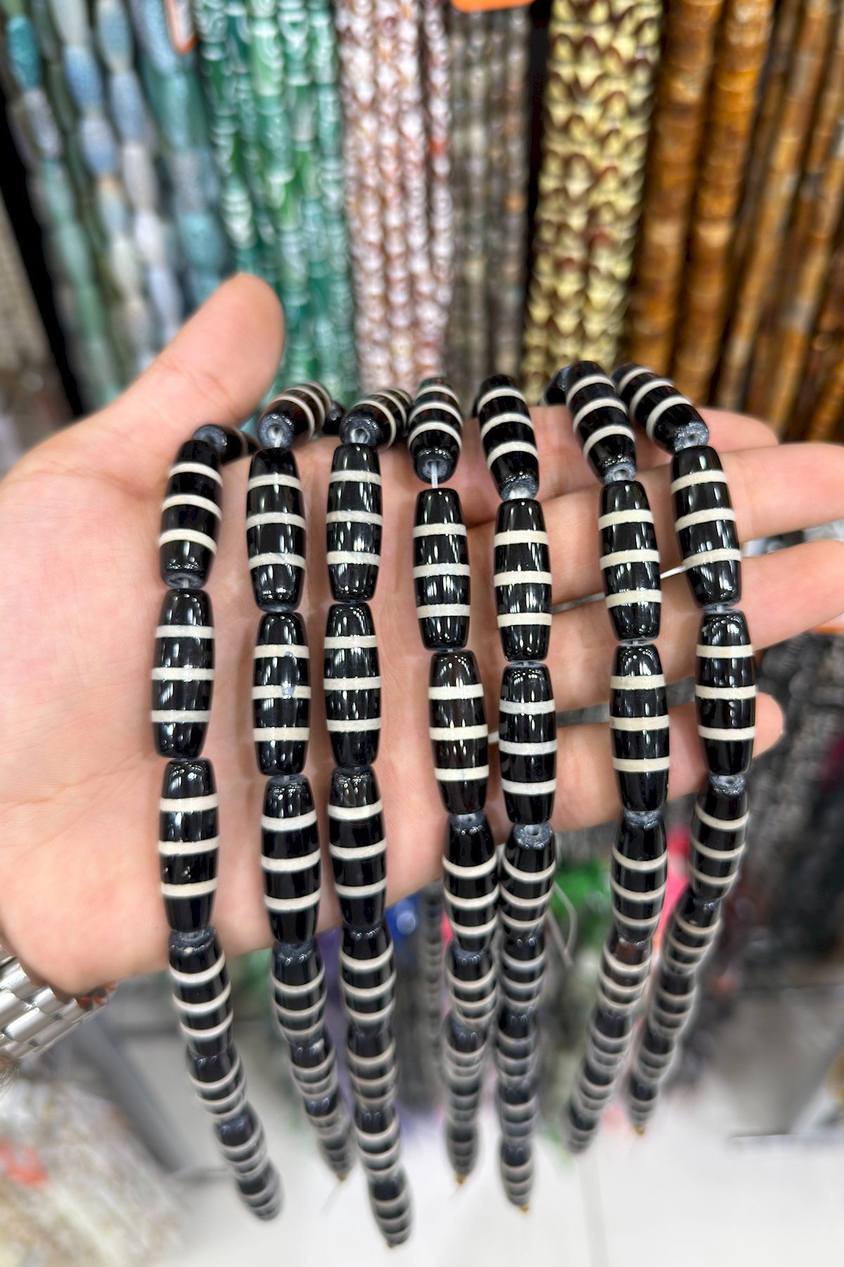 Tibet Akik Taşı Silindir Kesim Parlak Siyah 10x30mm Doğal Taş Dizi