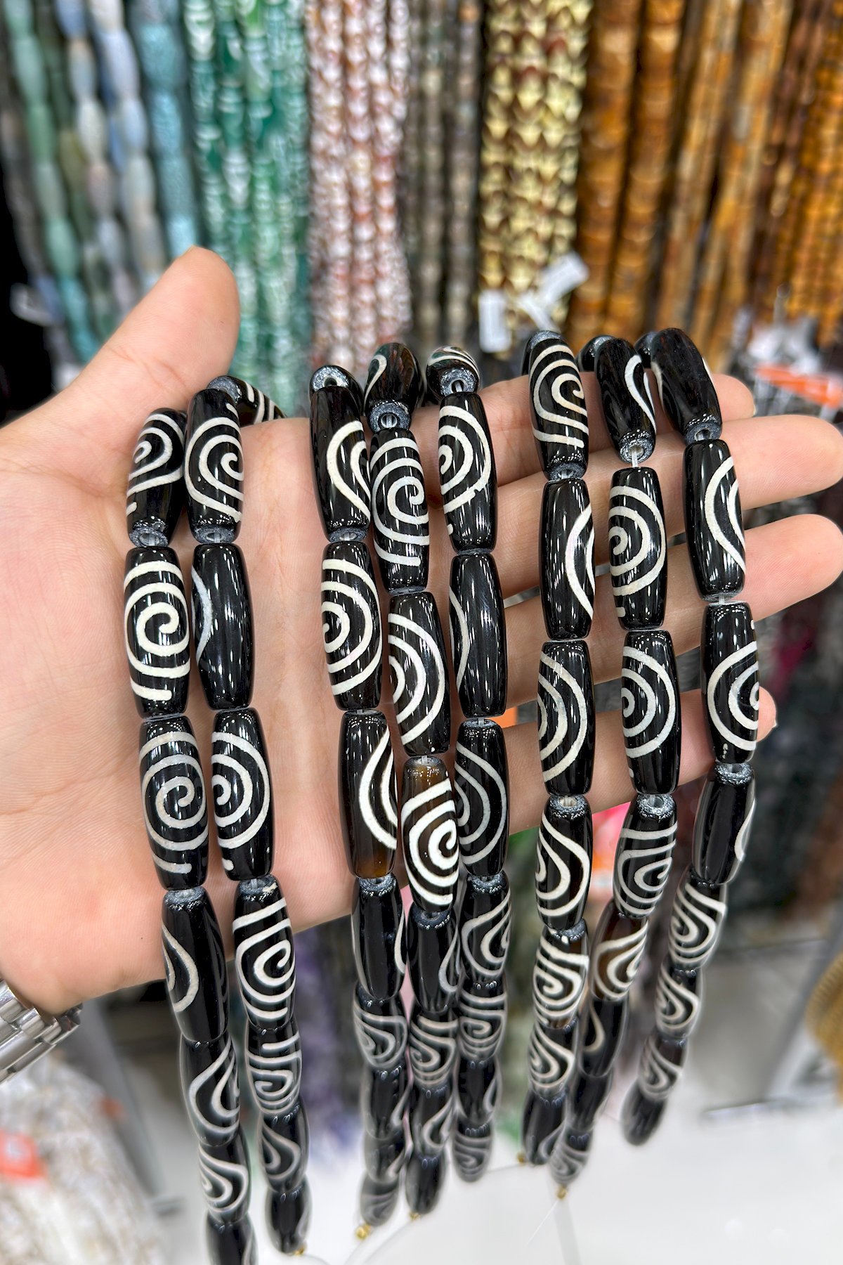 Tibet Akik Taşı Silindir Kesim Parlak Siyah 10x30mm Doğal Taş Dizi