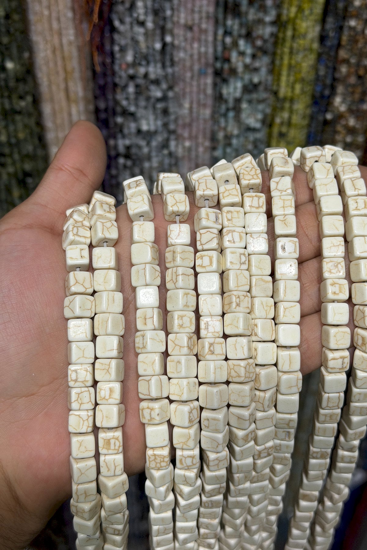 Turkuaz Taşı Küp Kesim Parlak Beyaz 6x6mm Doğal Taş Dizi [B+]