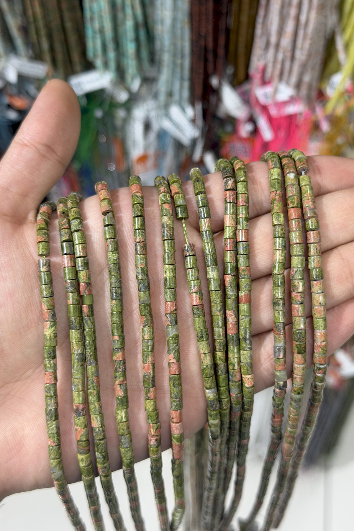 Unakit Taşı Silindir Kesim Parlak 4x4mm Doğal Taş Dizi [AA]