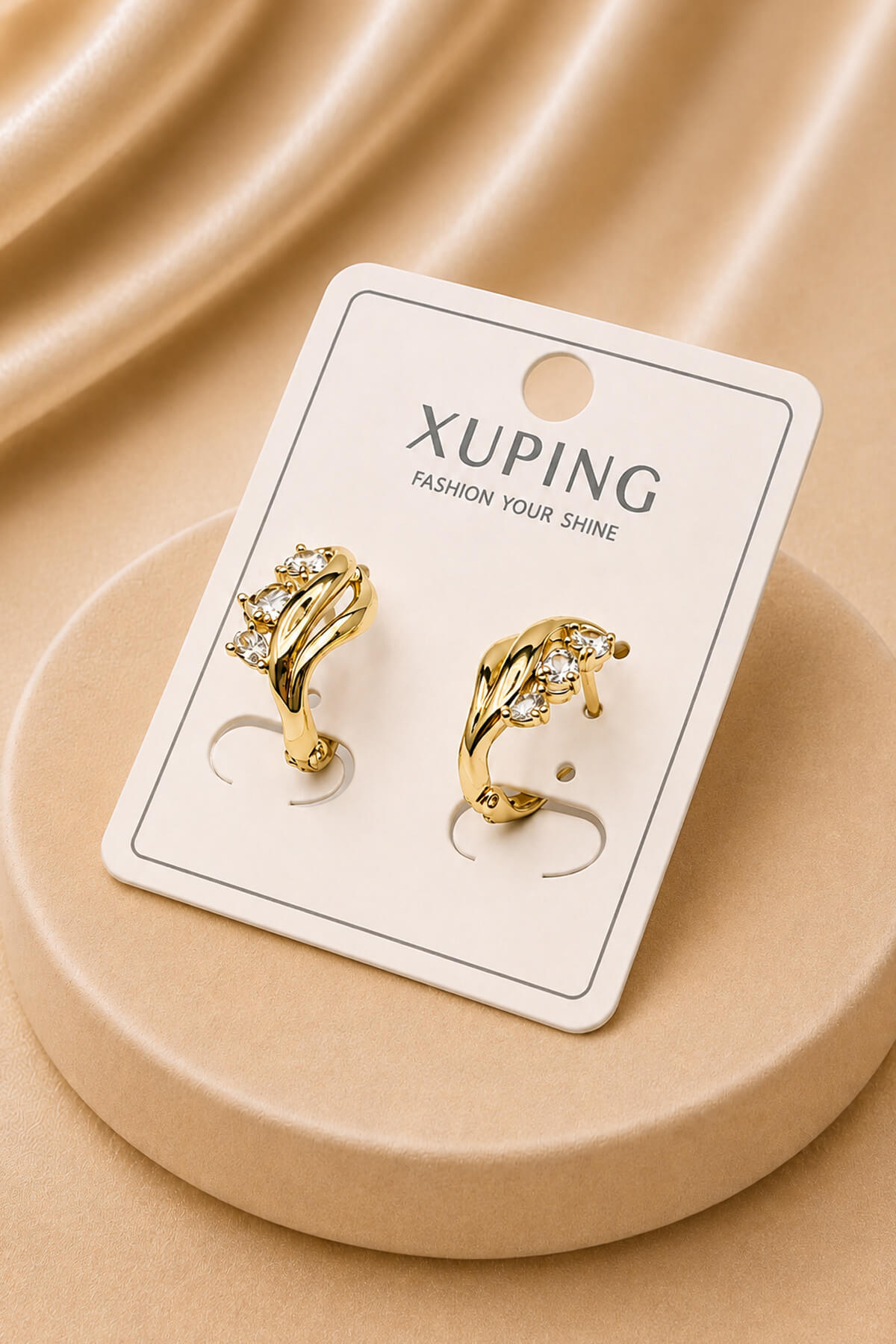 Xuping Kıvrımlı Yaprak Formlu Taşlı Altın Renk Küpe