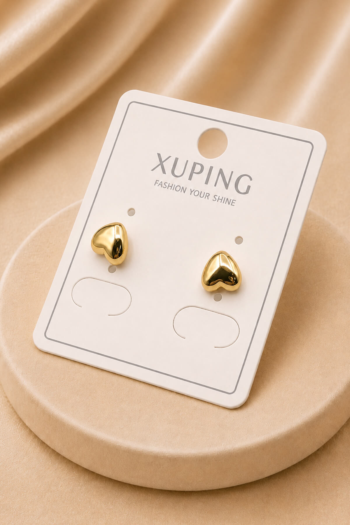 Xuping Mini Kalp Formlu Altın Renk Çivi Küpe