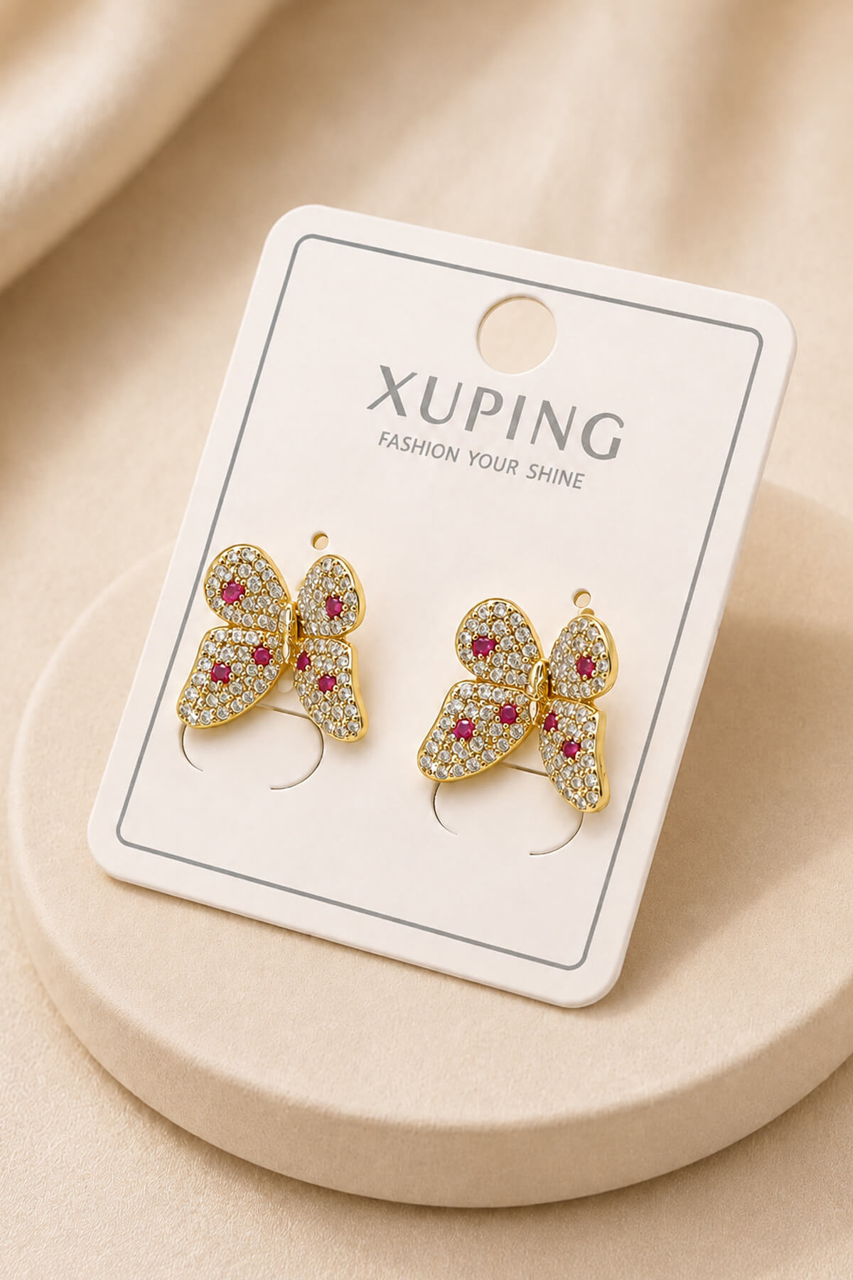 Xuping Pembe Taşlı Kelebek Motifli Altın Renk Küpe