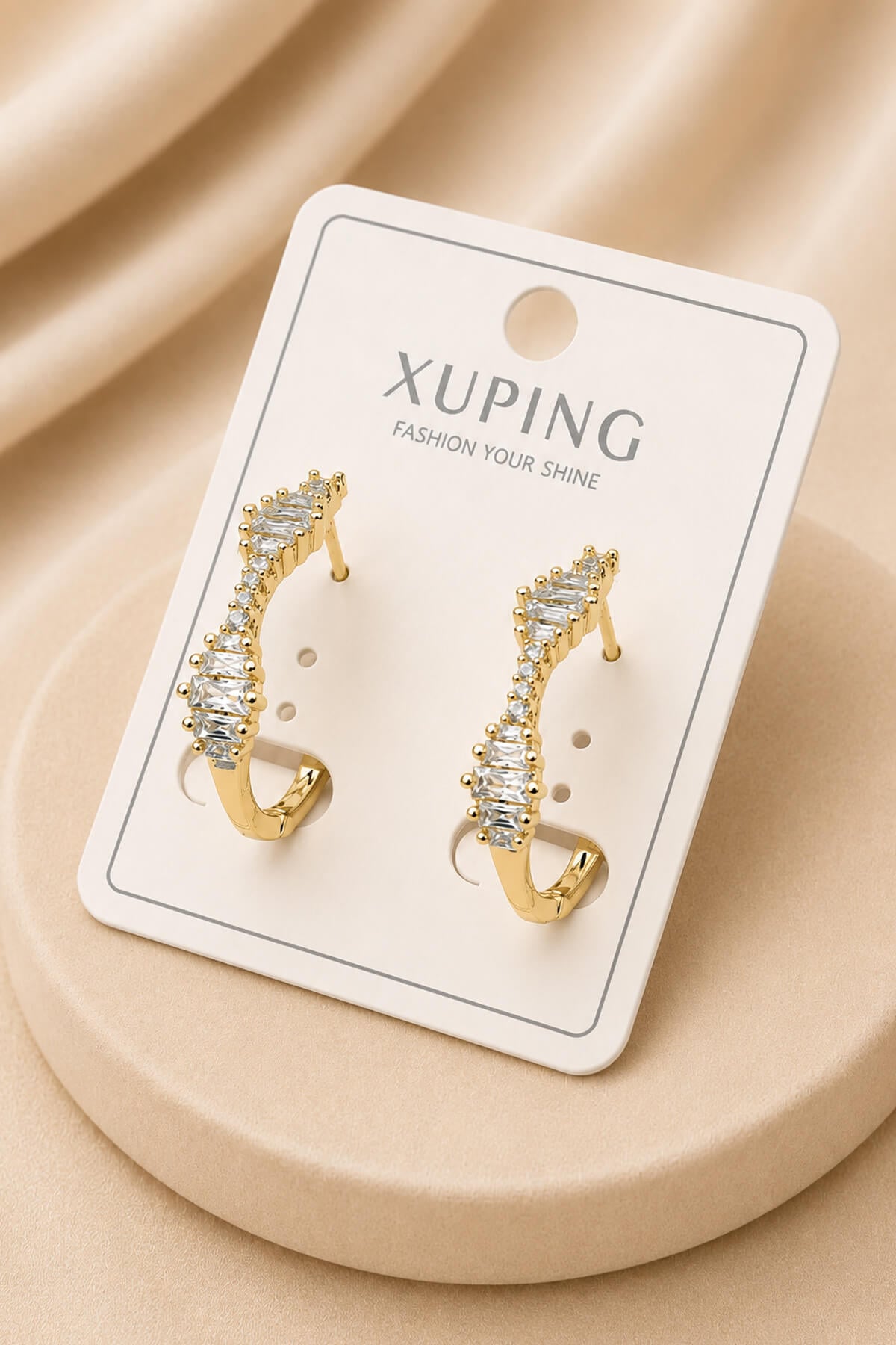Xuping Sıralı Baget Taşlı Altın Renk Halka Küpe