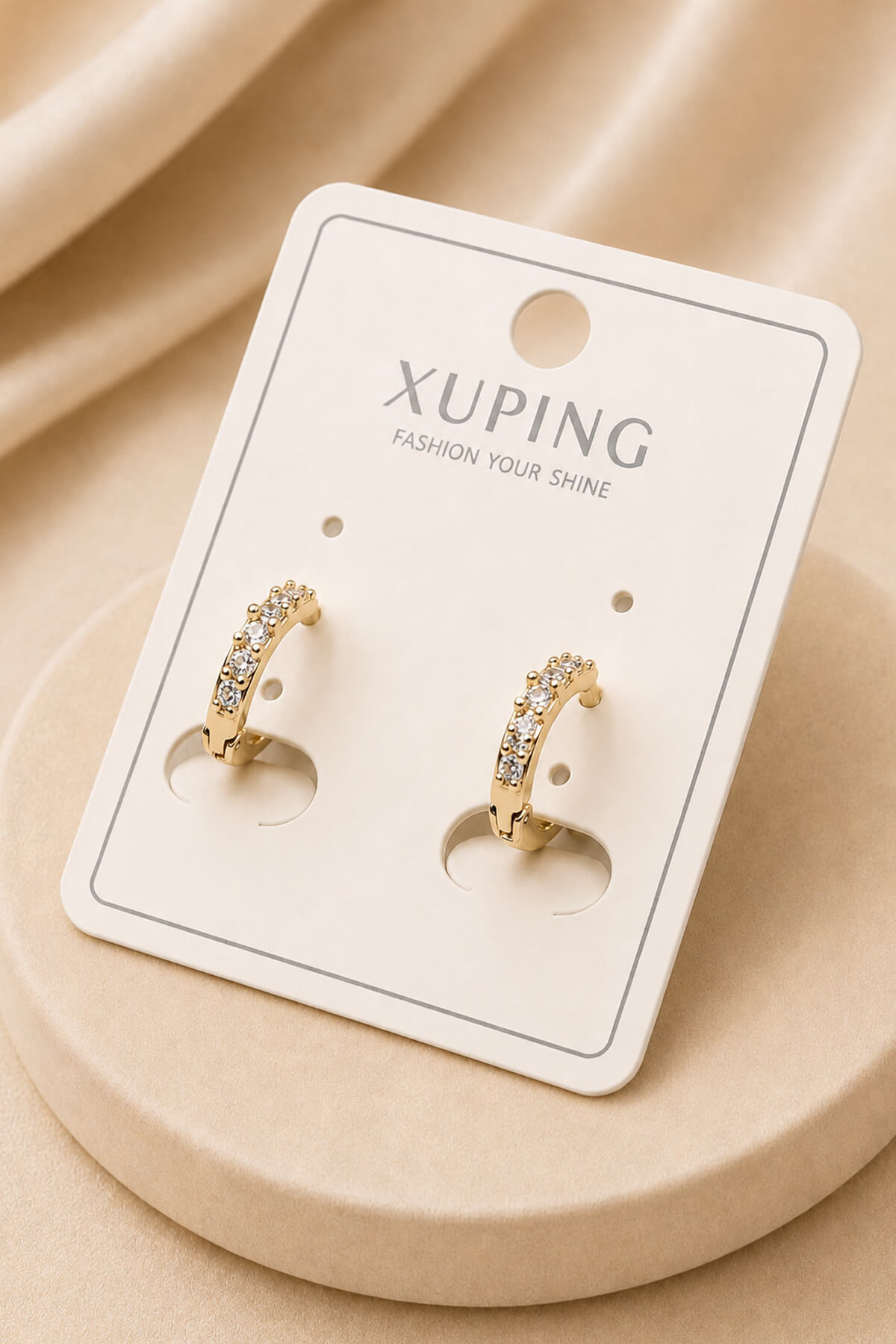 Xuping Tek Sıra Taşlı İnce Altın Renk Halka Küpe