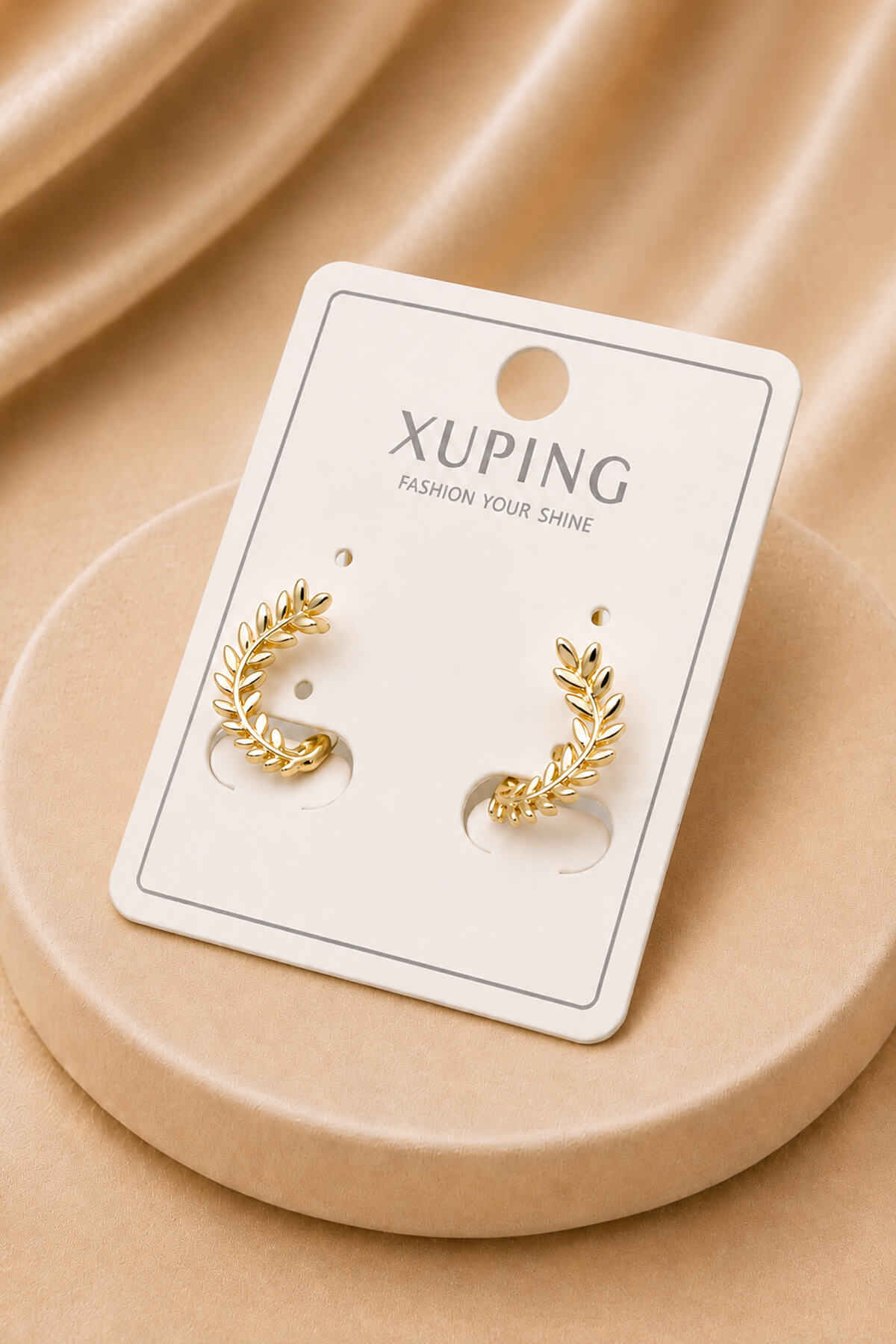 Xuping Yaprak Dalı Motifli Taşlı Altın Renk Küpe